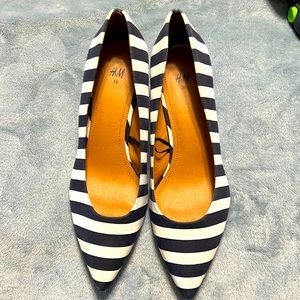 H&M Navy and white stripe fabric pumps